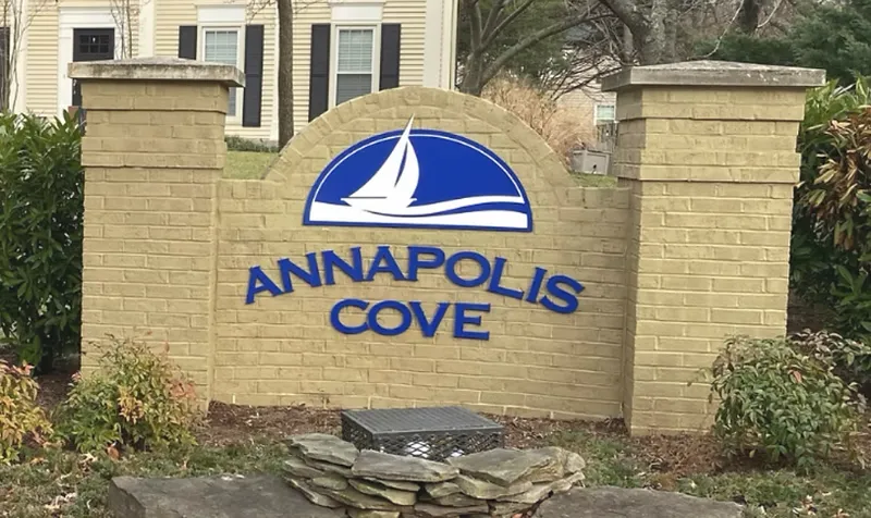 Annapolis Cove community entrance and waterfront view